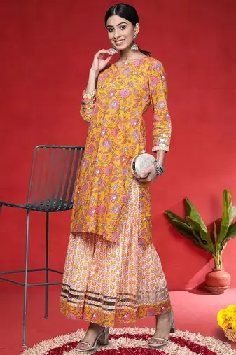 Women Floral Printed Regular Pure Cotton Kurti with Sharara