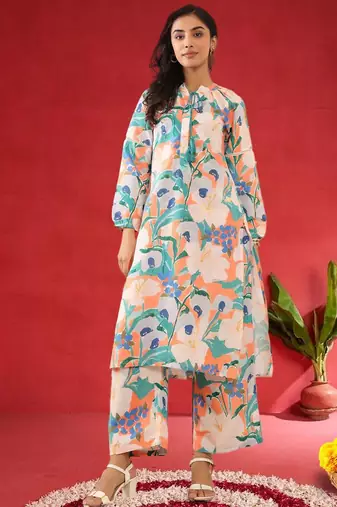 Floral Printed Mandarin Collar Straight Kurta With Trousers