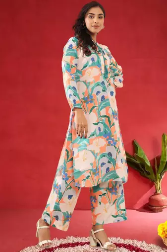 Floral Printed Mandarin Collar Straight Kurta With Trousers