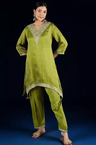 Women Floral Yoke Design V-Neck Kurta with Trouser