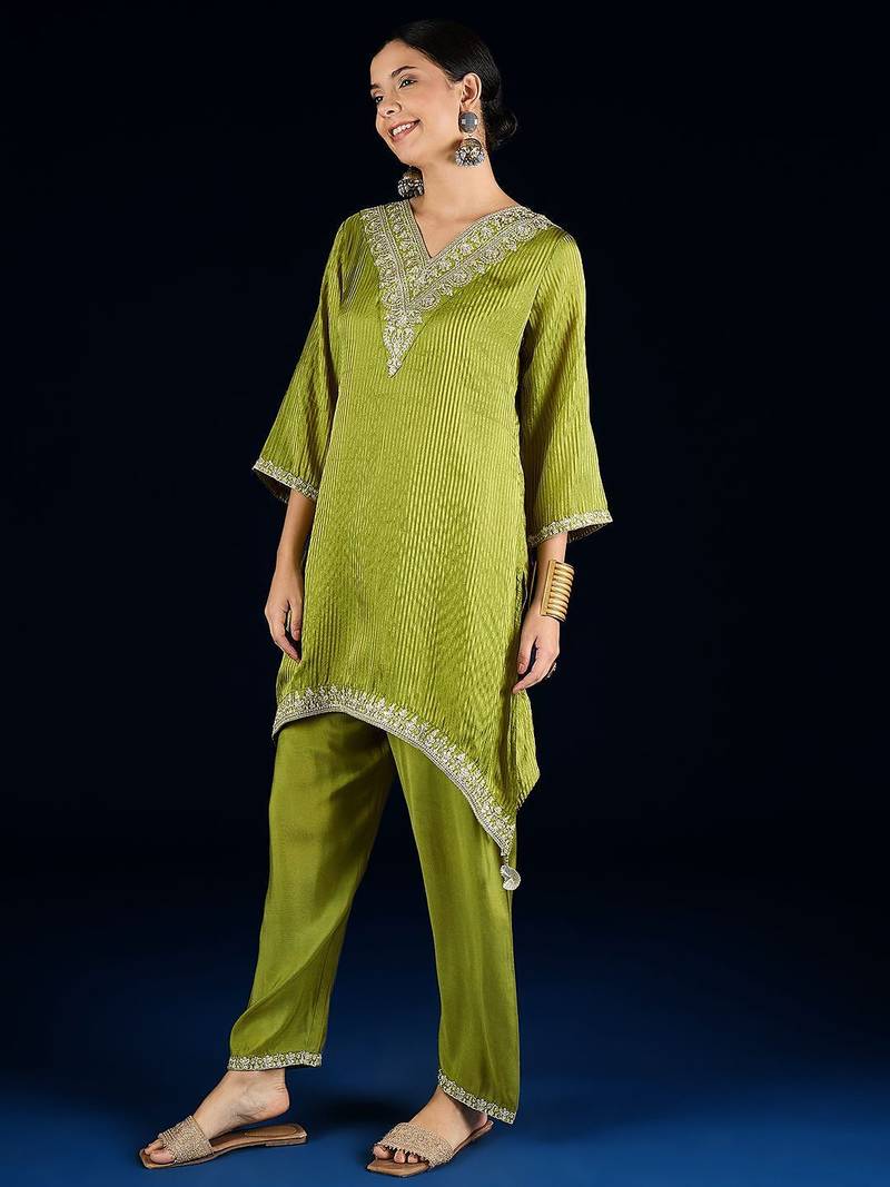 Women Floral Yoke Design V-Neck Kurta with Trouser