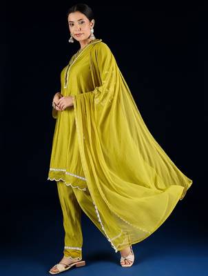Women Solid Kurta with Trousers & Dupatta 3