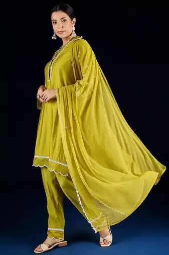 Women Solid Kurta with Trousers & Dupatta