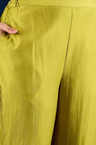 Women Solid Kurta with Trousers & Dupatta