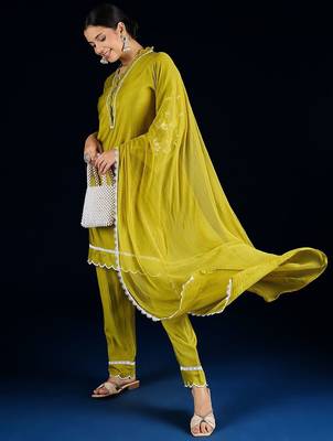 Women Solid Kurta with Trousers & Dupatta 5