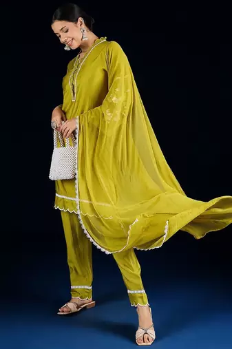 Women Solid Kurta with Trousers & Dupatta