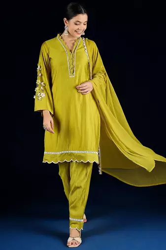 Women Solid Kurta with Trousers & Dupatta