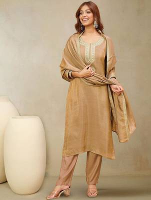 Women Solid Kurta with Pyjama & Dupatta 1