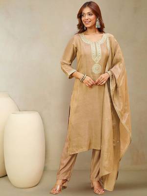 Women Solid Kurta with Pyjama & Dupatta 6