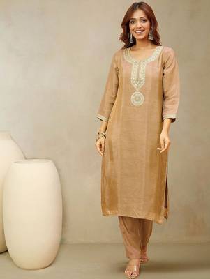Women Solid Kurta with Pyjama & Dupatta 7