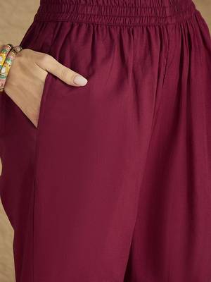 Women Printed Pure Cotton Kurta with Trousers & Dupatta 3