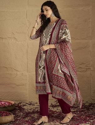 Women Printed Pure Cotton Kurta with Trousers & Dupatta 4