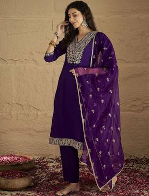 Floral Yoke Design V-Neck Straight Kurta With Trousers And Dupatta 4