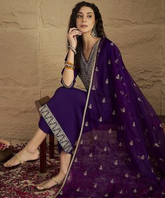 Floral Yoke Design V-Neck Straight Kurta With Trousers And Dupatta 7