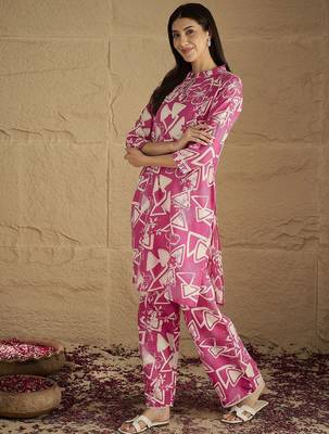 Women Floral Printed Kurta with Trousers 4