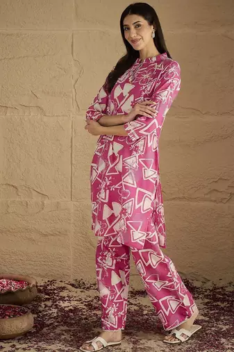 Women Floral Printed Kurta with Trousers