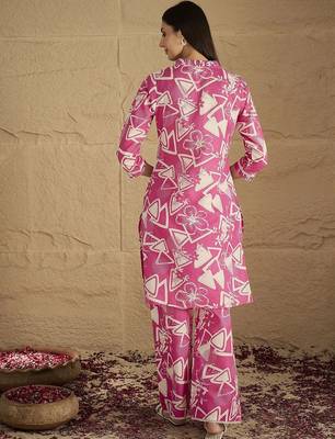 Women Floral Printed Kurta with Trousers 5