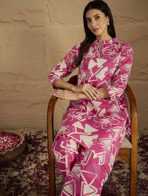 Women Floral Printed Kurta with Trousers 7