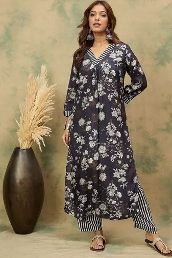 Floral Printed V-Neck Kurta With Trousers