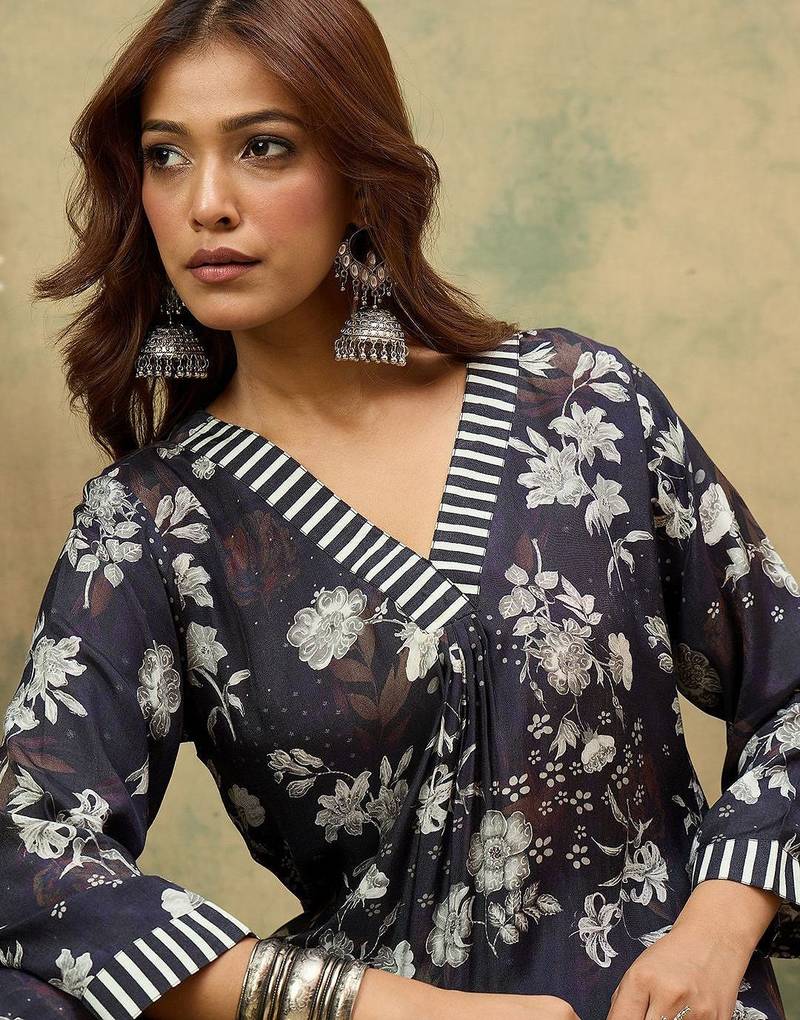 Floral Printed V-Neck Kurta With Trousers
