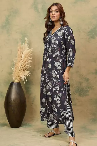 Floral Printed V-Neck Kurta With Trousers