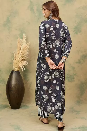 Floral Printed V-Neck Kurta With Trousers