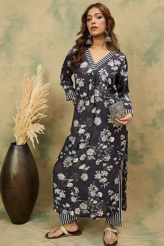 Floral Printed V-Neck Kurta With Trousers