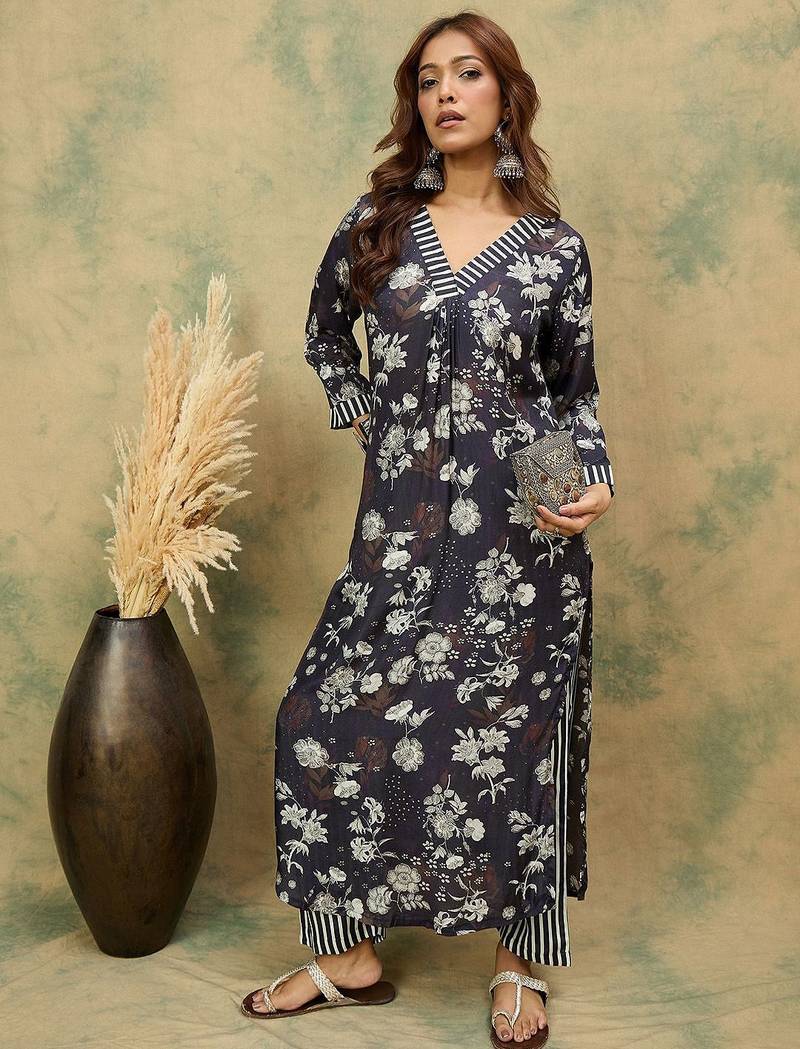 Floral Printed V-Neck Kurta With Trousers