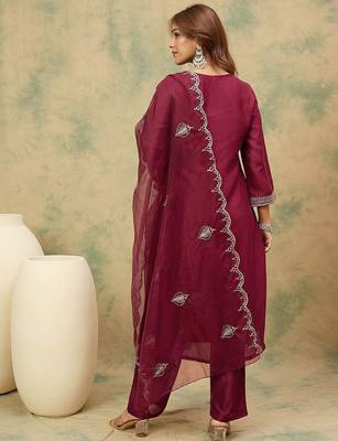 Yoke Design Ethnic Motifs Straight Kurta With Trousers & Dupatta 5