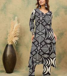 Women Geometric Printed V-Neck Kurta with Trousers