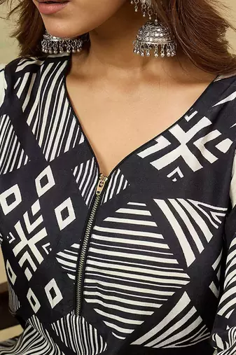 Women Geometric Printed V-Neck Kurta with Trousers