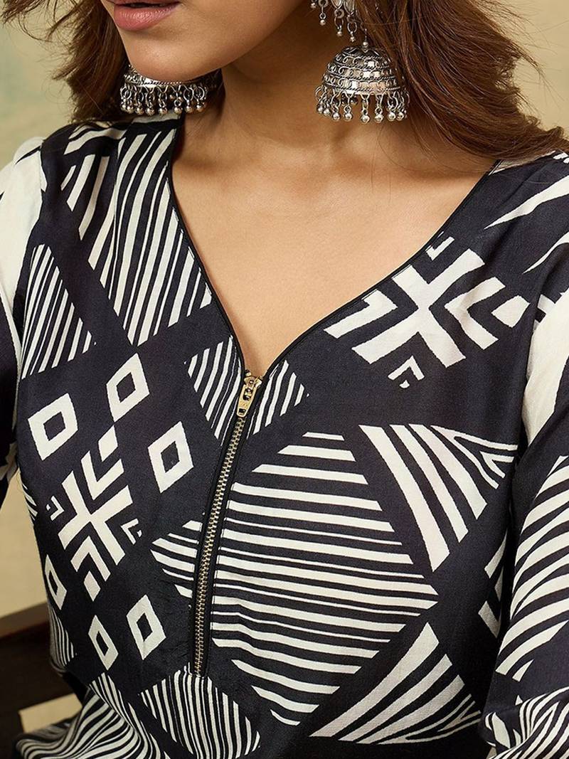 Women Geometric Printed V-Neck Kurta with Trousers