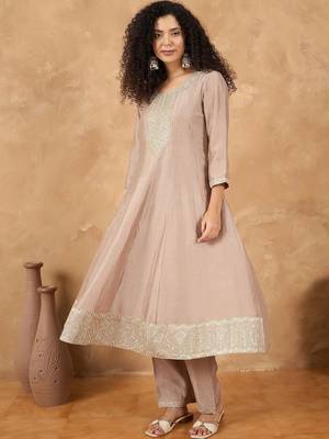 Yoke Design Straight Kurta With Trousers & Dupatta 5