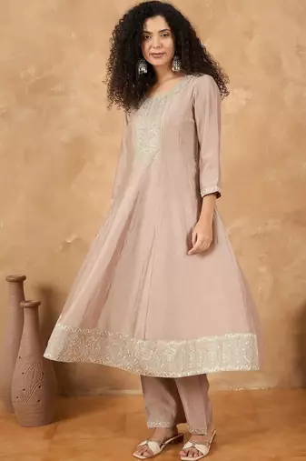 Yoke Design Straight Kurta With Trousers & Dupatta
