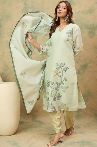 Floral Printed V-Neck Chanderi Silk Kurta With Trousers & Dupatta