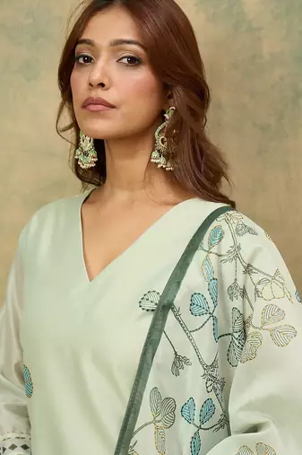 Floral Printed V-Neck Chanderi Silk Kurta With Trousers & Dupatta