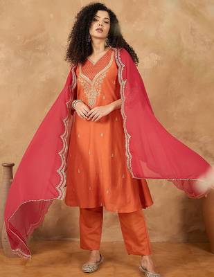 Women Ethnic Motifs Embroidered Regular Kurta Set With Dupatta 1