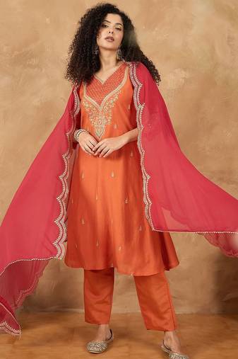 Women Ethnic Motifs Embroidered Regular Kurta Set With Dupatta