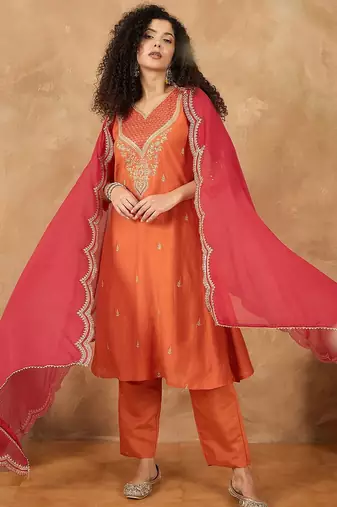 Women Ethnic Motifs Embroidered Regular Kurta Set With Dupatta