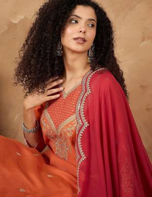 Women Ethnic Motifs Embroidered Regular Kurta Set With Dupatta 2