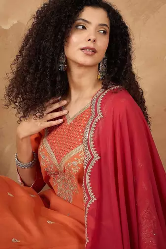 Women Ethnic Motifs Embroidered Regular Kurta Set With Dupatta