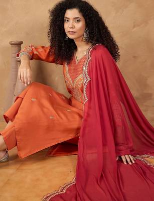 Women Ethnic Motifs Embroidered Regular Kurta Set With Dupatta 6