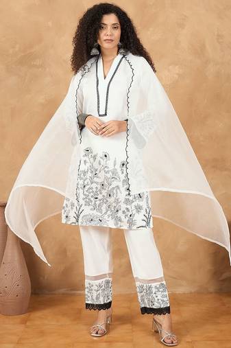 Floral Embroidered Thread Work V-Neck Straight Kurta With Trousers & Dupatta