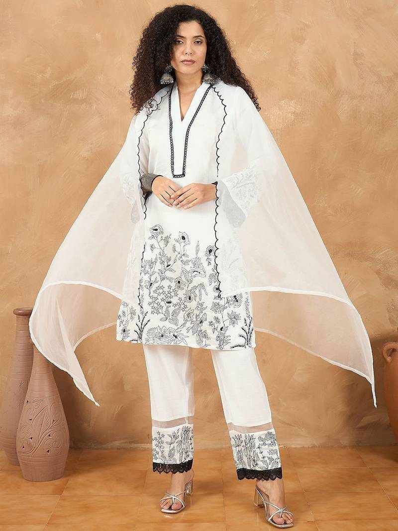 Floral Embroidered Thread Work V-Neck Straight Kurta With Trousers & Dupatta