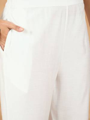 Floral Embroidered Thread Work V-Neck Straight Kurta With Trousers & Dupatta 3