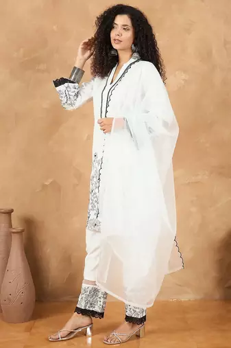 Floral Embroidered Thread Work V-Neck Straight Kurta With Trousers & Dupatta