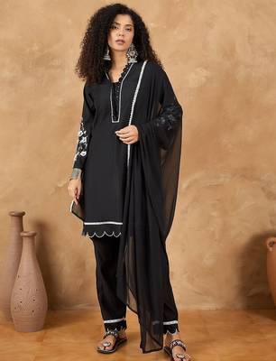 Women Solid Kurta with Pyjama & Dupatta 1