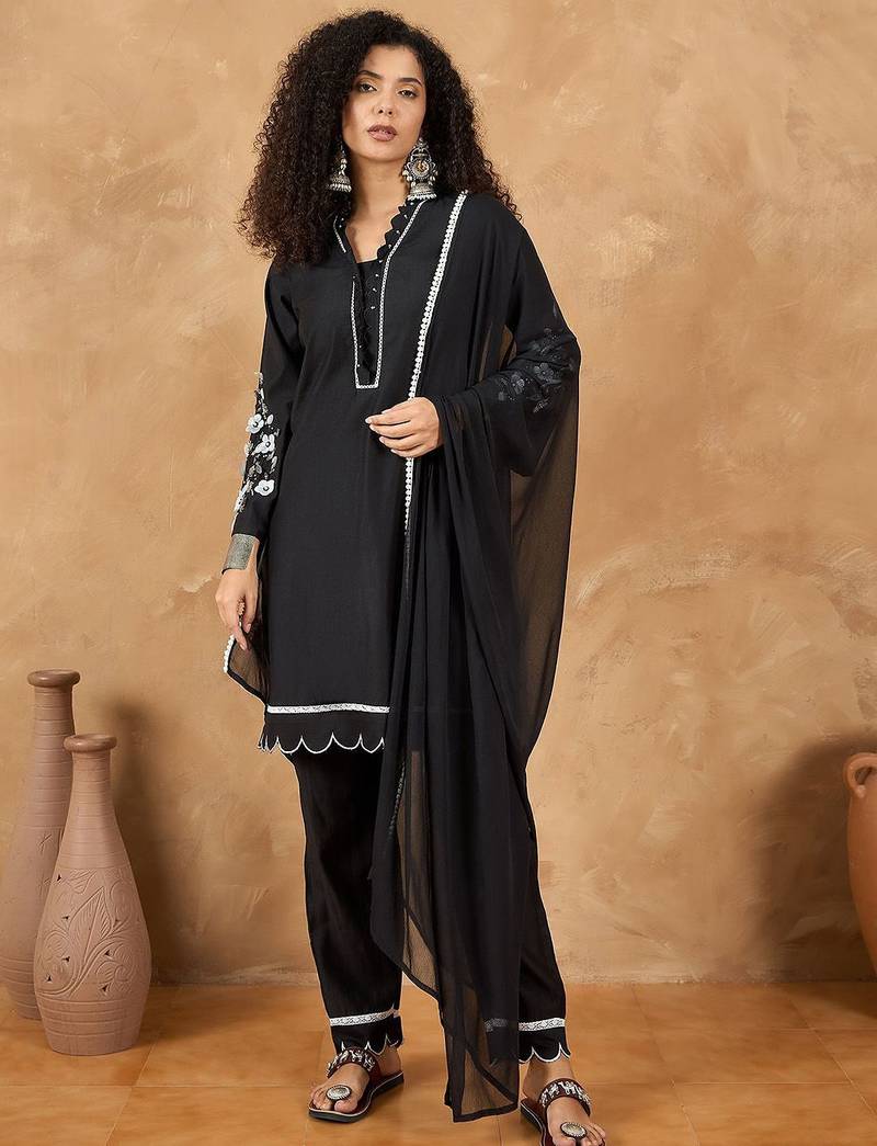 Women Solid Kurta with Pyjama & Dupatta