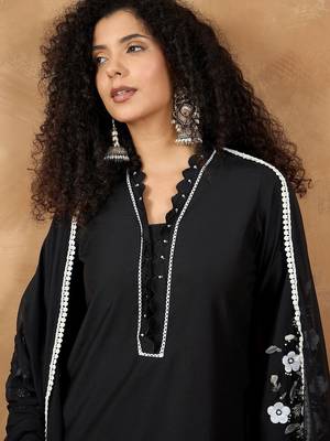 Women Solid Kurta with Pyjama & Dupatta 2