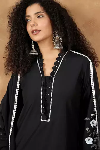 Women Solid Kurta with Pyjama & Dupatta